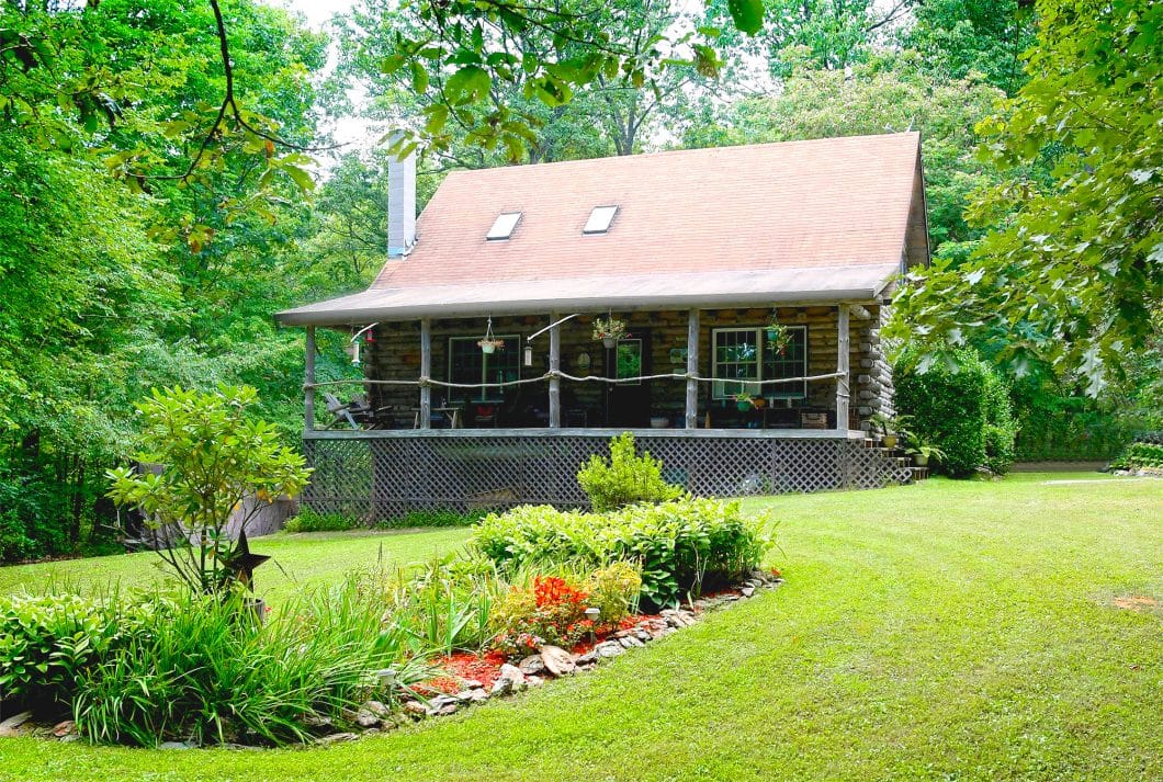 Shady Oak Log Cottage Exterior