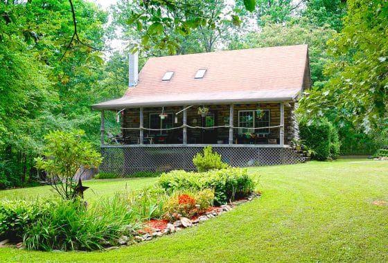 Shady Oak Log Cottage Exterior