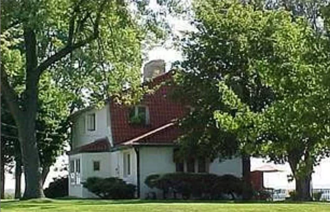 Historic Mississippi Riverfront Cottage