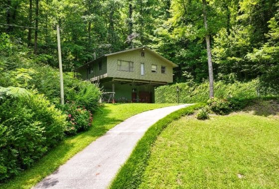Home exterior at a Tennessee Mountains Escape with unrestricted acreage.