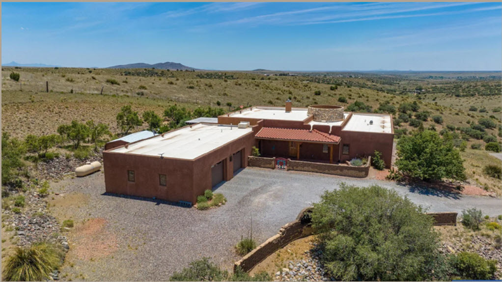 Exterior view of 125 Country Road, Silver City, NM