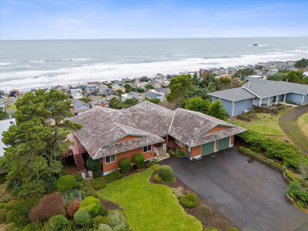 Amazing Ocean Views overlooking the Pacific.