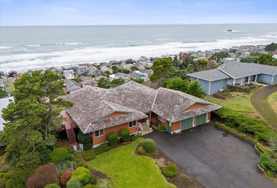 Amazing Ocean Views overlooking the Pacific.