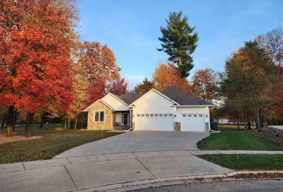 Street view of the Par 4 Golf Course home